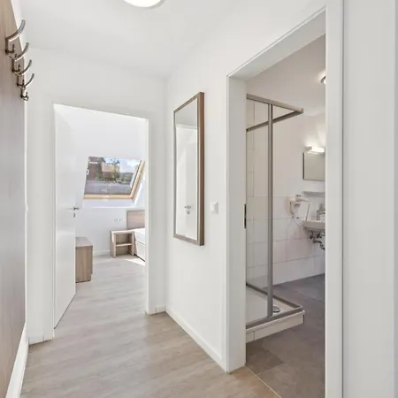 3 Bedroom Amazing In Apartment *